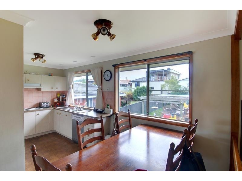 42 Rushton Dr, Kanahooka NSW 2530