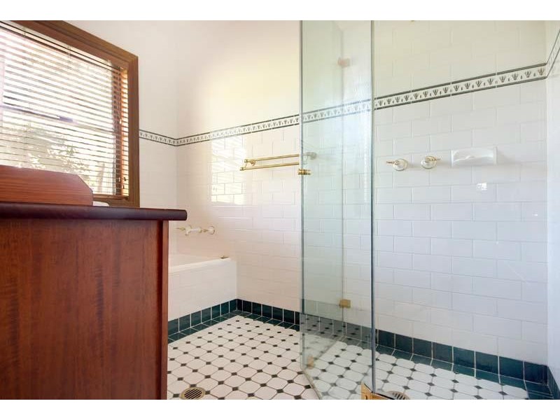 9 Mountain View Tce, Avondale NSW 2530