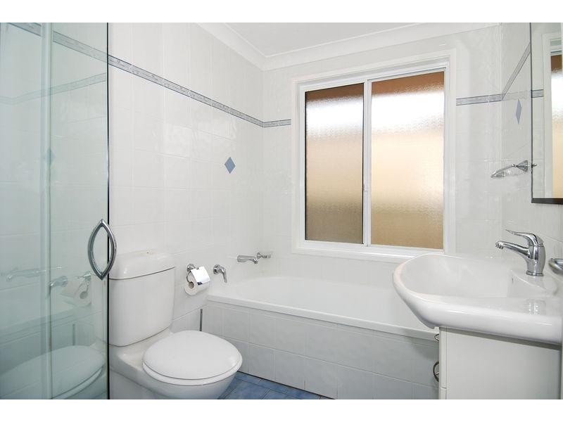 4 Rosewall Pl, Berkeley NSW 2506