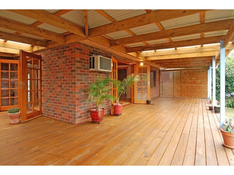 4 Rosewall Pl, Berkeley NSW 2506