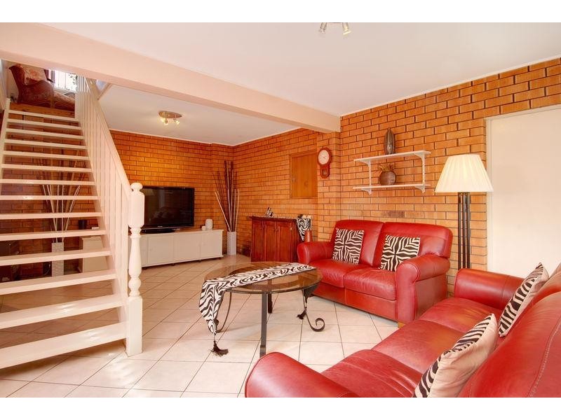 94 Tait Ave, Kanahooka NSW 2530