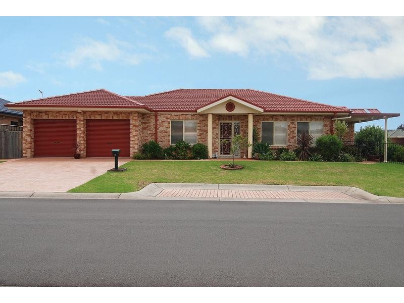 4 Grantham Cl, Kanahooka NSW 2530