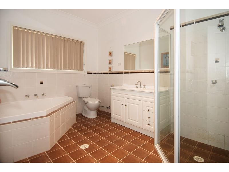 4 Grantham Cl, Kanahooka NSW 2530