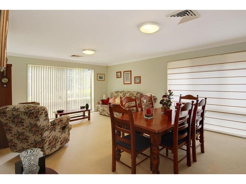 6 Robins Creek Dr, Horsley NSW 2530