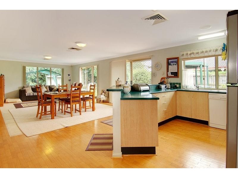 6 Robins Creek Dr, Horsley NSW 2530