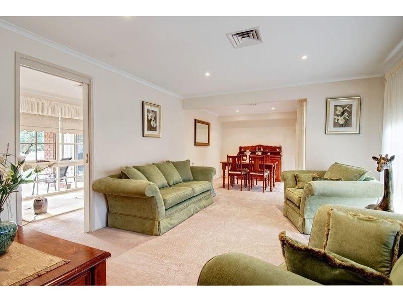 25 Windsor Cres, Brownsville NSW 2530