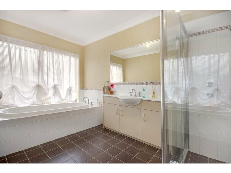 22 Creek Run, Cordeaux Heights NSW 2526