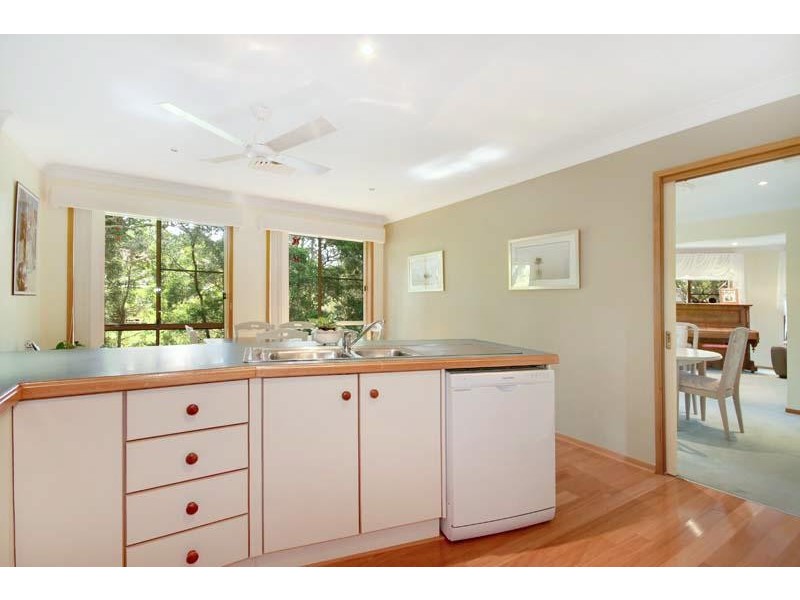 24 Highview Dr, Farmborough Heights NSW 2526