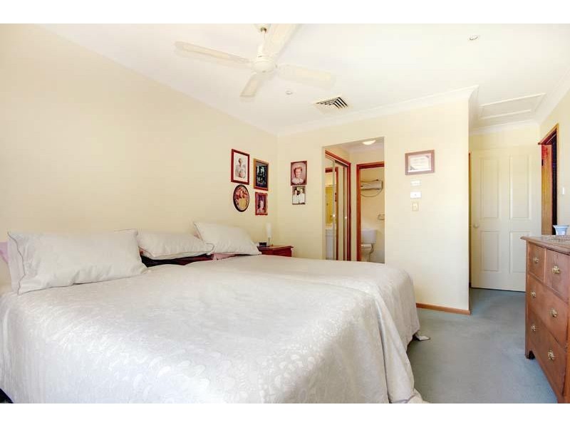 24 Highview Dr, Farmborough Heights NSW 2526