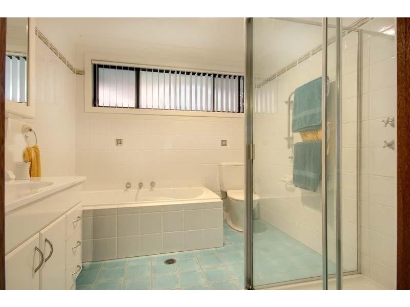 2 Huxley Dr, Horsley NSW 2530