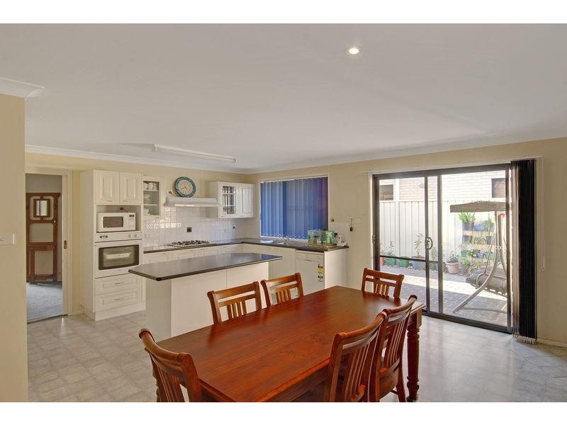 18 Kirriemuir  Glen, Horsley NSW 2530