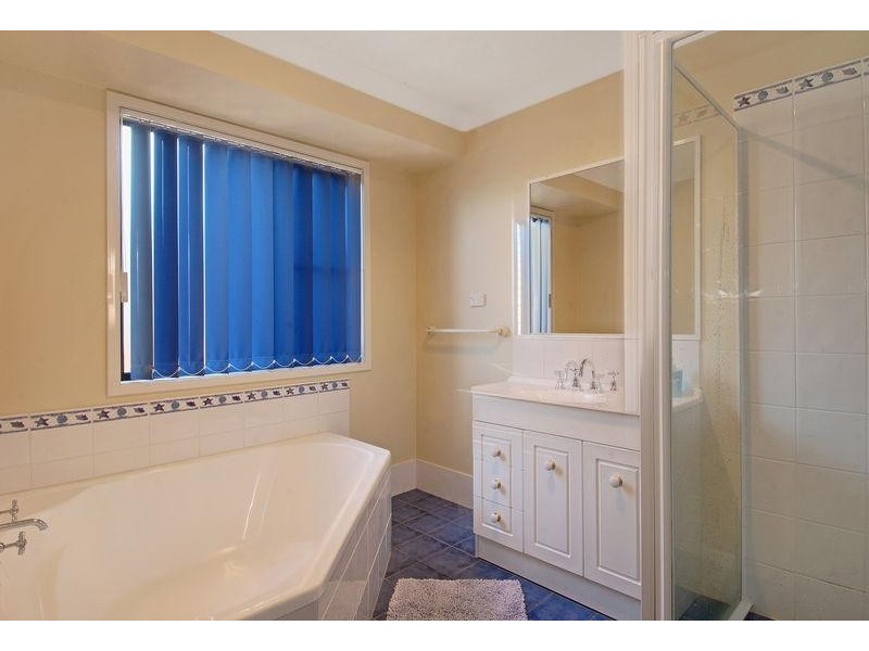 18 Kirriemuir  Glen, Horsley NSW 2530