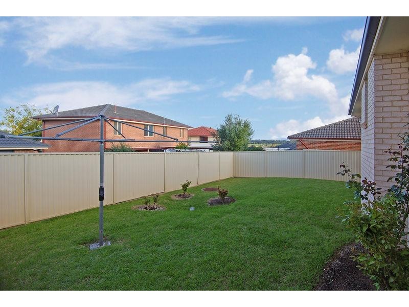 18 Kirriemuir  Glen, Horsley NSW 2530