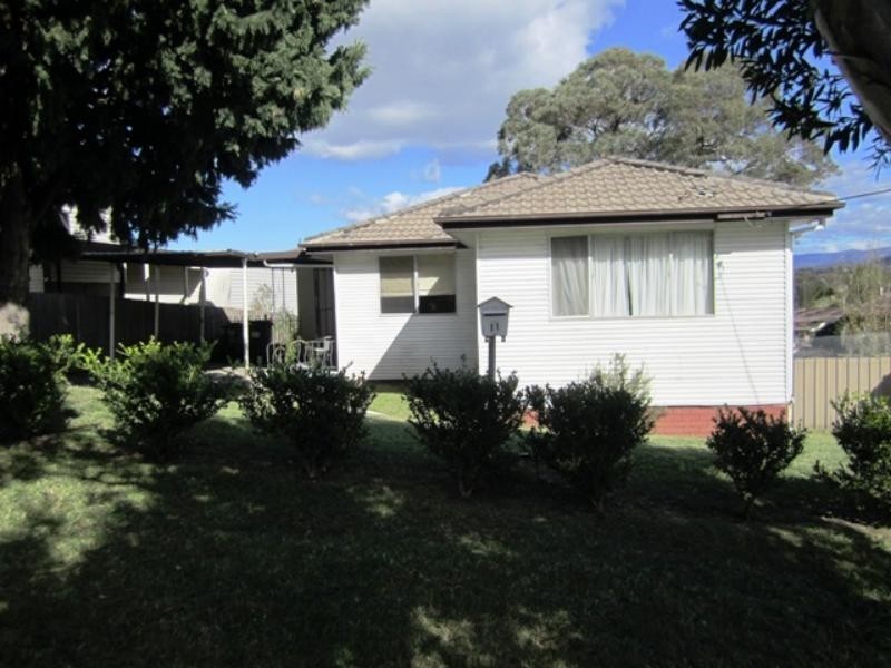 11 Cleary  Ave, Kanahooka NSW 2530