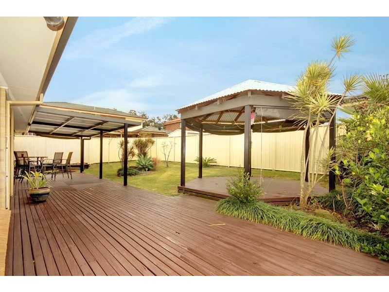 32  Selwyn Gr, Horsley NSW 2530