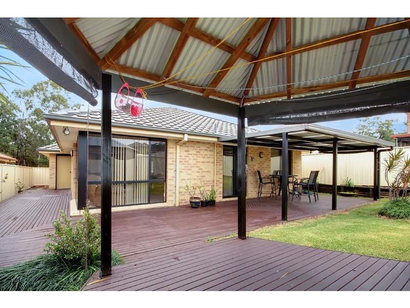 32  Selwyn Gr, Horsley NSW 2530