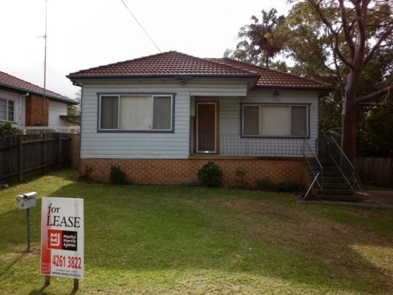 5 The Avenue -, Corrimal NSW 2518