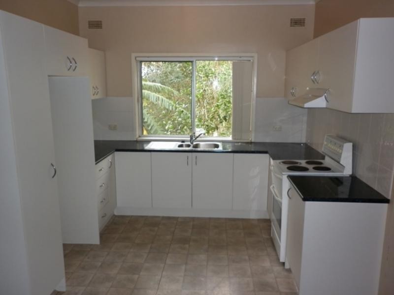 5 The Avenue -, Corrimal NSW 2518