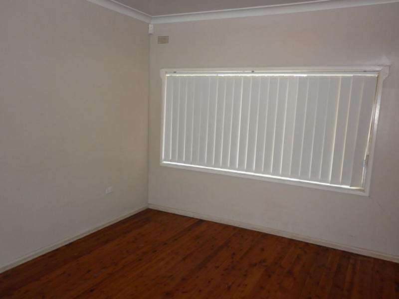 5 The Avenue -, Corrimal NSW 2518