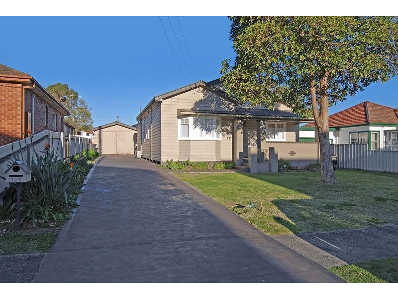 127 Prince Edward Dr, Dapto NSW 2530