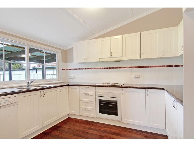 127 Prince Edward Dr, Dapto NSW 2530