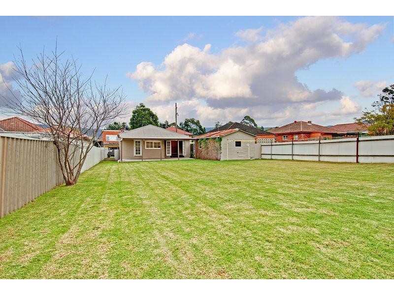 127 Prince Edward Dr, Dapto NSW 2530