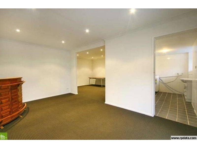 31 Bruce St, Unanderra NSW 2526