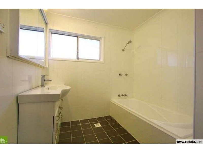 31 Bruce St, Unanderra NSW 2526