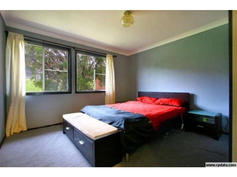 31 Bruce St, Unanderra NSW 2526