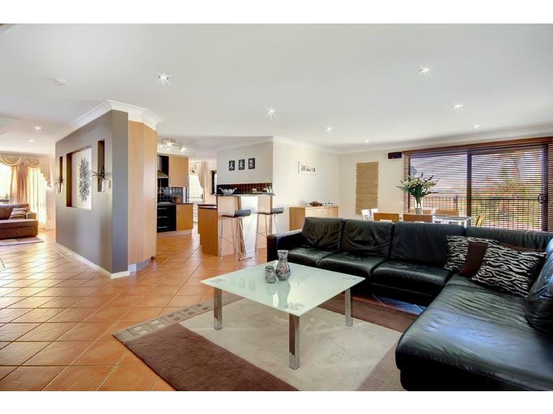 76 Horsley Dr, Horsley NSW 2530