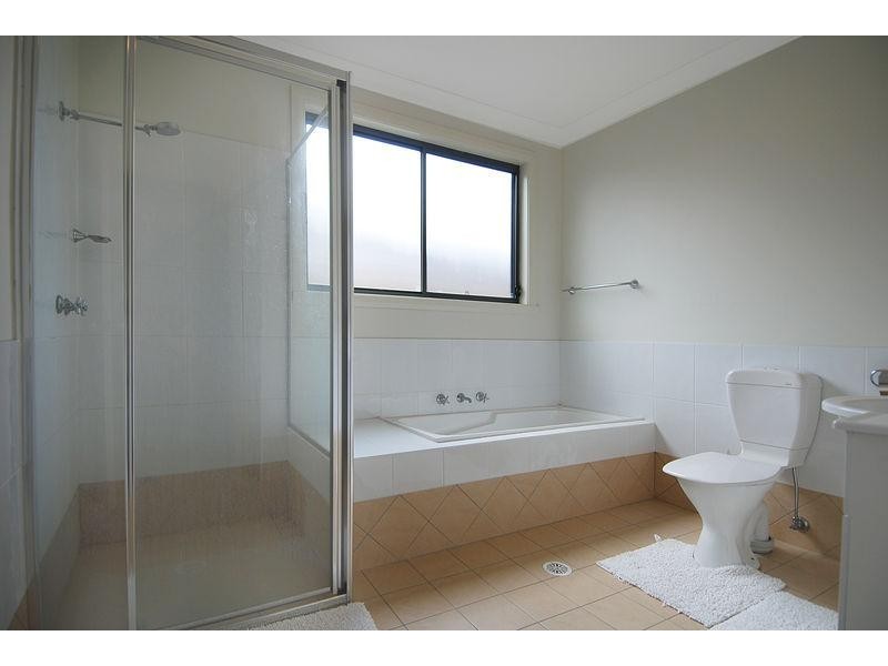 2/122 Bong Bong Rd, Horsley NSW 2530