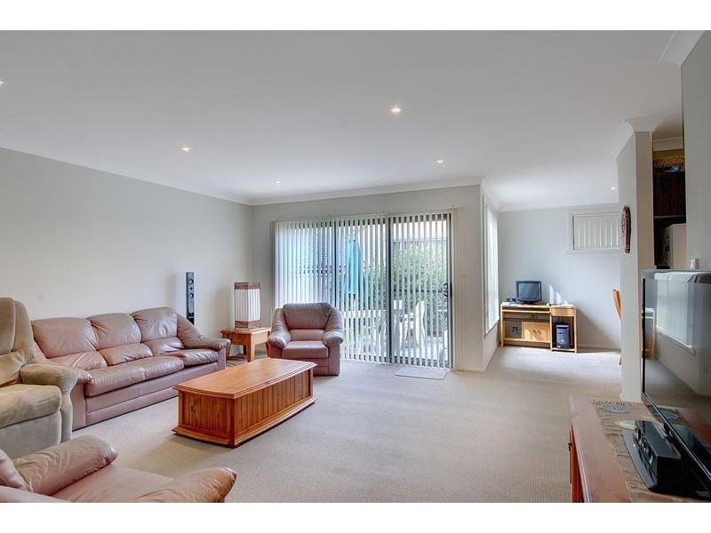 2/122 Bong Bong Rd, Horsley NSW 2530