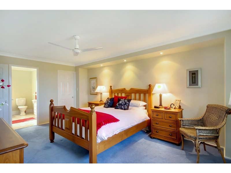 8 Glengarry  Way, Horsley NSW 2530