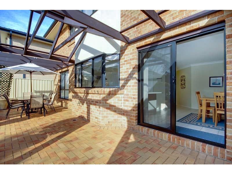 8 Glengarry  Way, Horsley NSW 2530