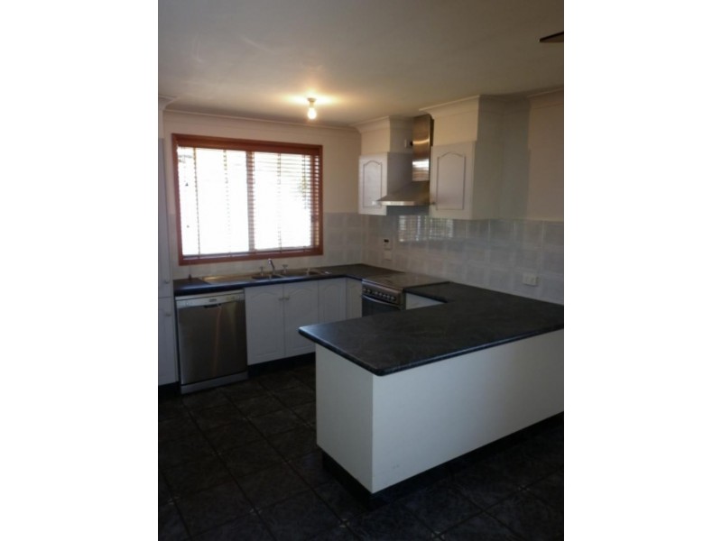 2/3 Sunnybank  Cres, Horsley NSW 2530