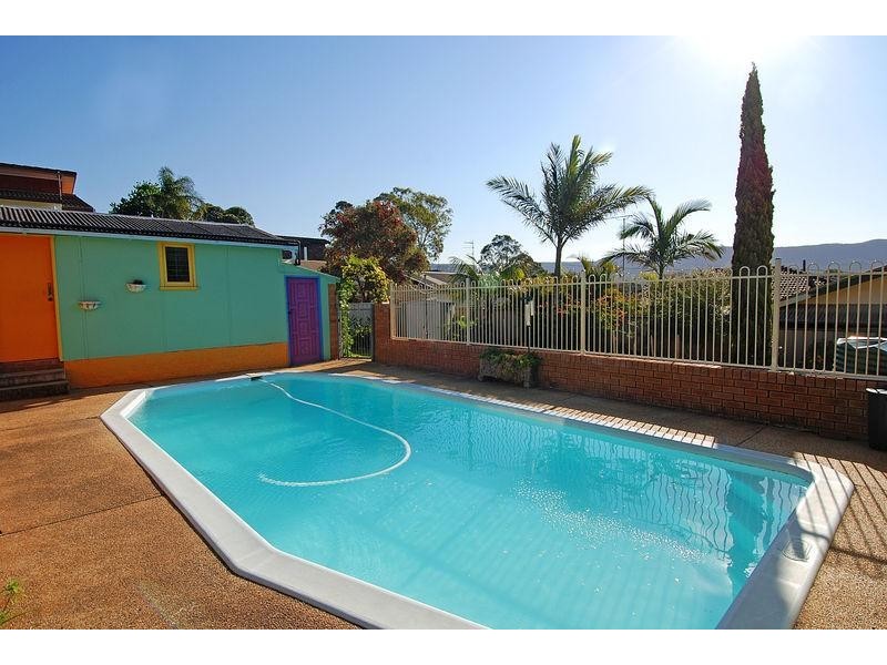 18 Swain Cres, Dapto NSW 2530
