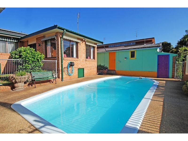 18 Swain Cres, Dapto NSW 2530