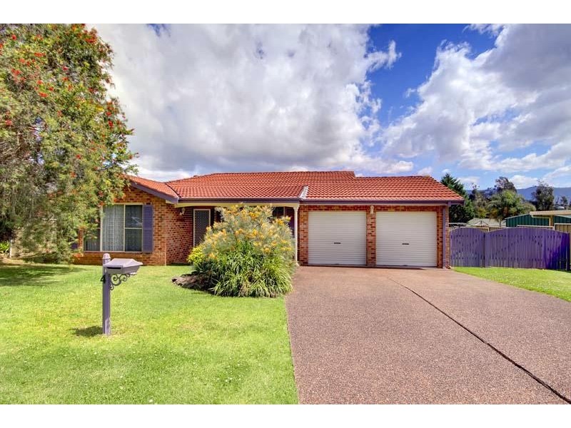 4 Derwent Ave, Dapto NSW 2530