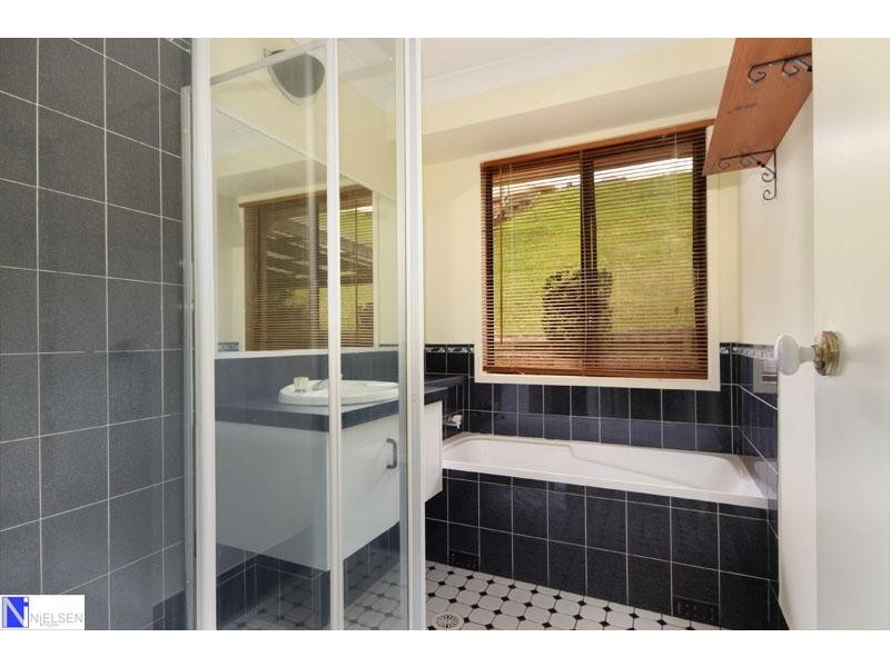 5 Paltarra Pl, Cordeaux Heights NSW 2526