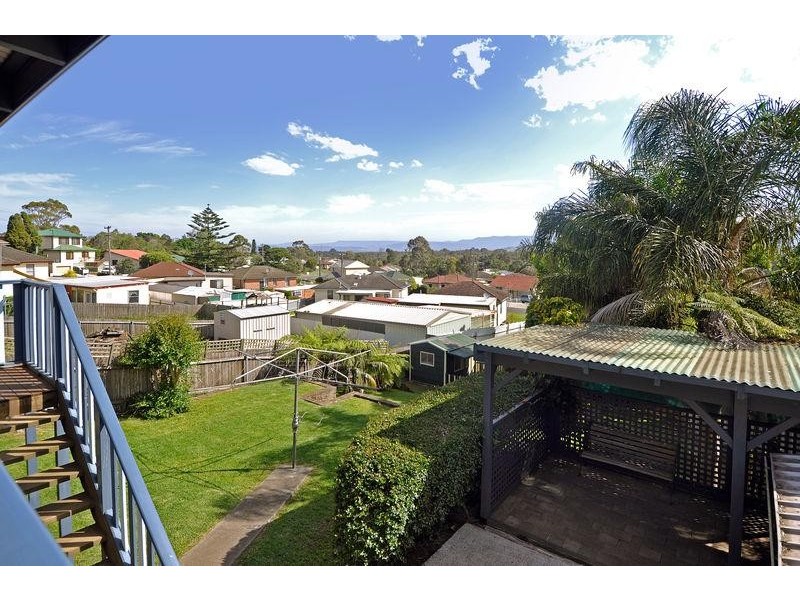 217 Northcliffe Dr, Berkeley NSW 2506