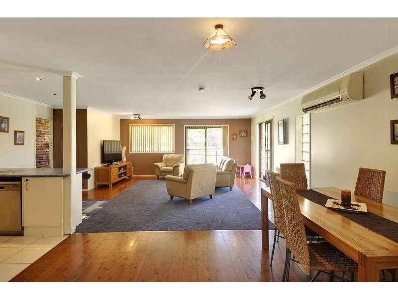 8 Ellamatta Pl, Horsley NSW 2530