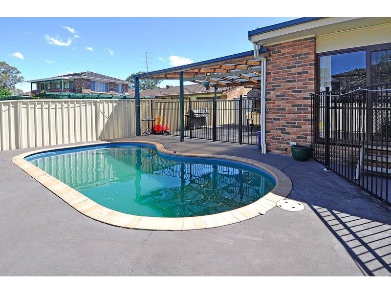 8 Ellamatta Pl, Horsley NSW 2530