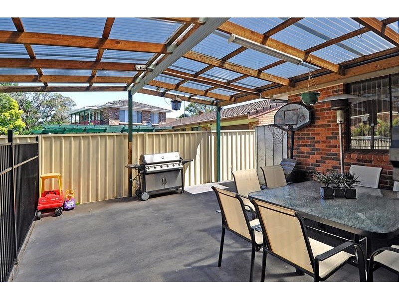 8 Ellamatta Pl, Horsley NSW 2530