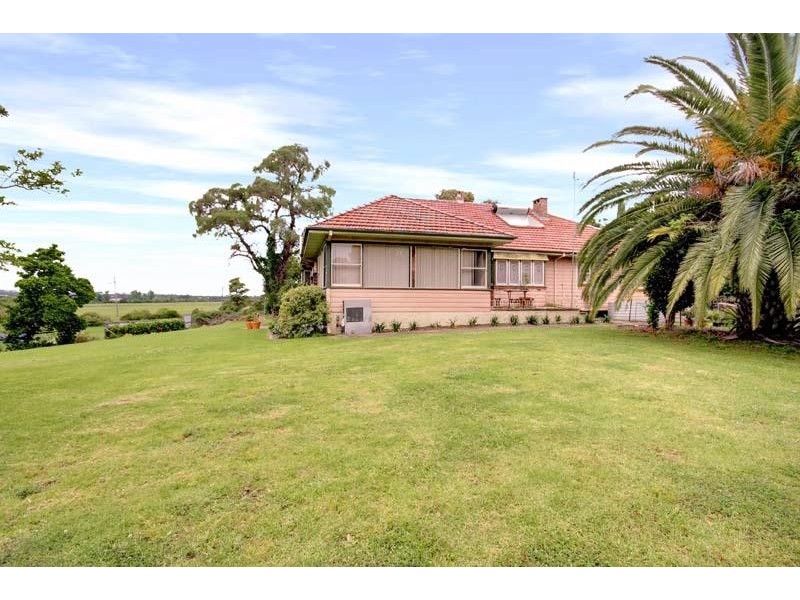 88 Darkes Rd, Kembla Grange NSW 2526