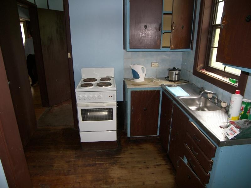 11 Stanley Ave, Farmborough Heights NSW 2526