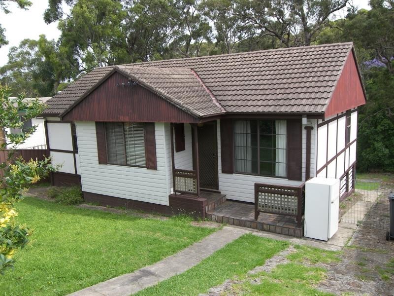 11 Stanley Ave, Farmborough Heights NSW 2526