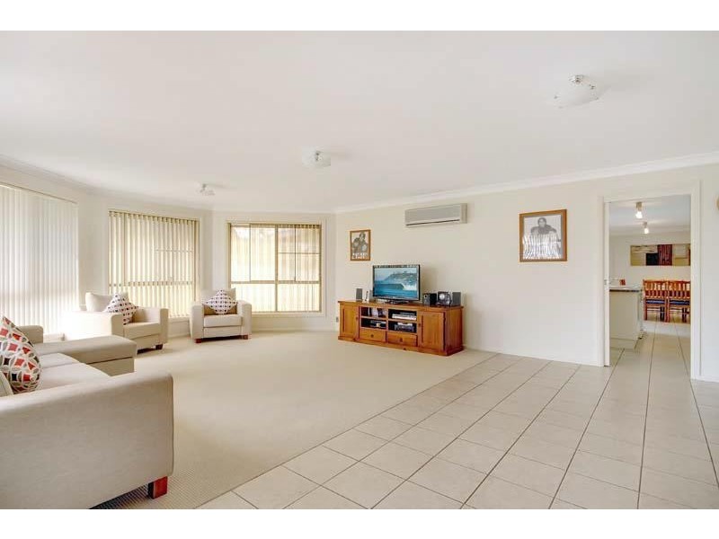 27 Denham Dr, Horsley NSW 2530