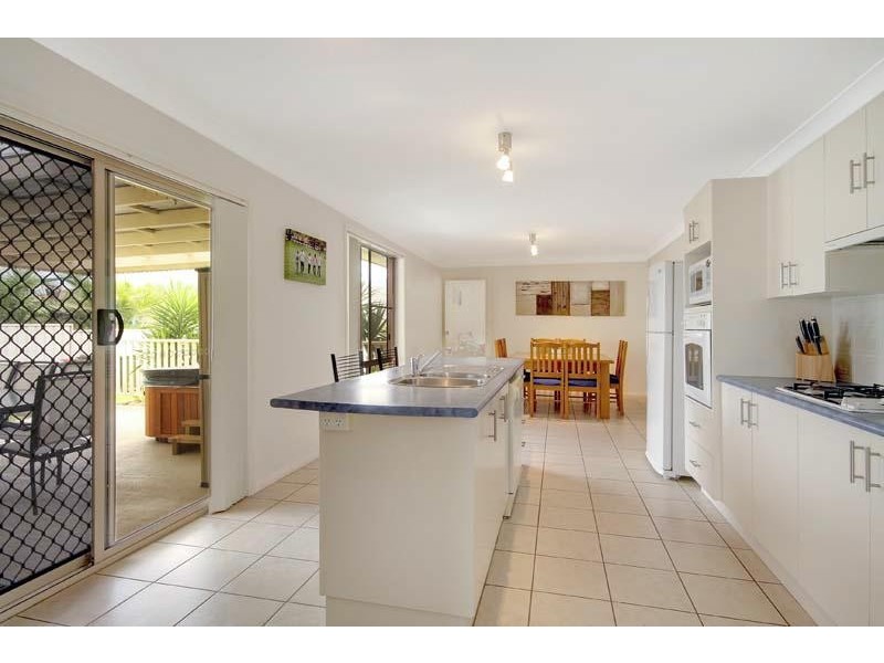 27 Denham Dr, Horsley NSW 2530