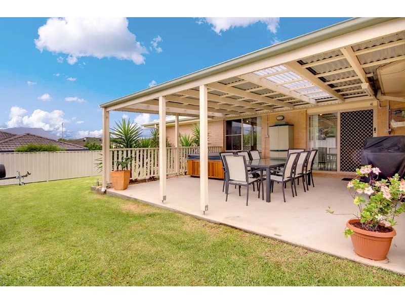 27 Denham Dr, Horsley NSW 2530