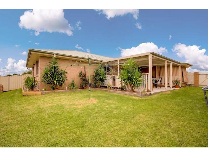 27 Denham Dr, Horsley NSW 2530
